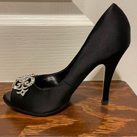 RSVP Dressy Closed Toe Pump Heels Black With Rhinestone Detail on Toe Size 5.5 - Picture 4 of 15